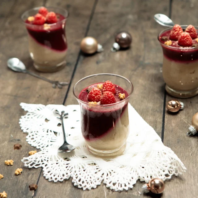 Die Zeit vergeht so schnell... Heute ist schon der erste Advent 🕯️

Ich werde heute endlich mit der Weihnachtsbäckerei beginnen. Habt ihr schon gebacken? Wie viele Sorten gibt es bei euch?

Das Rezept für mein Weihnachtsdessert findet ihr auf sweetsoulfood.at 🎄

Wünsche euch einen schönen Sonntag 🥰

#sweetsoulfood #vegan #dessert #veganesdessert #weihnachtsdessert #pannacottavegan #maroni #pannacotta #rezeptonline #rezeptistaufdemblog #veganerezepte #weihnachtsrezepte #weihnachtenvegan #igvegan #advent #vegansofinstagram #veganösterreich #vegansoulfood #glutenfrei